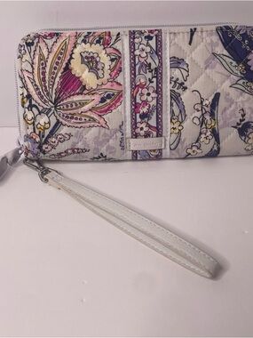Vera Bradley Hummingbird Park Zip Wristlet Wallet Clutch Lavender Floral EUC